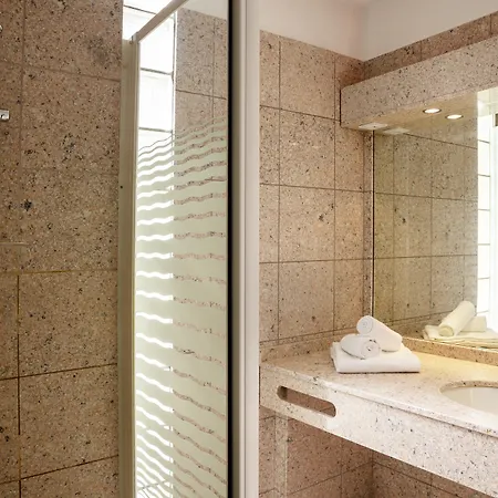 Hotel Les Trois Roses, Grenoble 4*