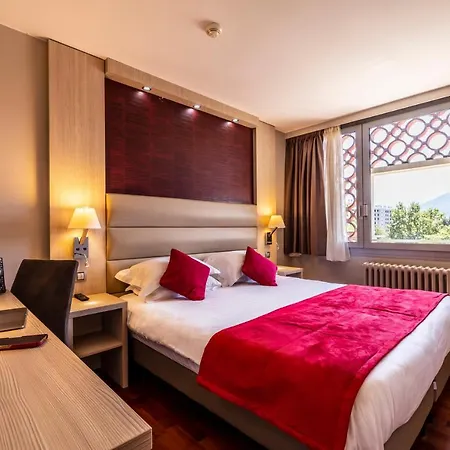 Les Trois Roses, Grenoble Hotel