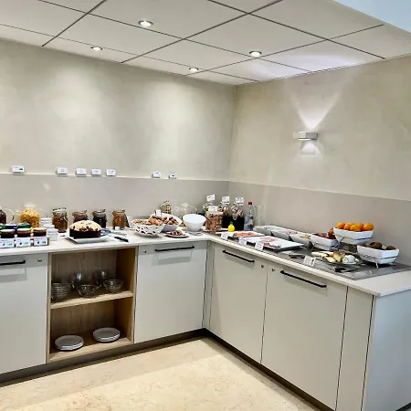 Les Trois Roses, Grenoble Hotel