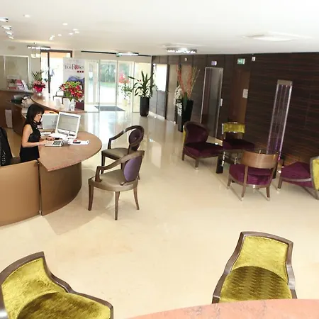 Hotel Les Trois Roses, Grenoble 4*