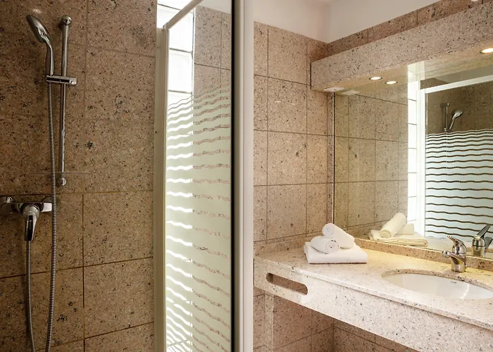 ホテル Les Trois Roses, Grenoble 4*