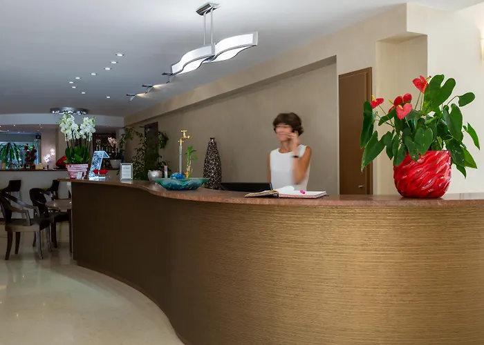 Les Trois Roses, Grenoble ホテル