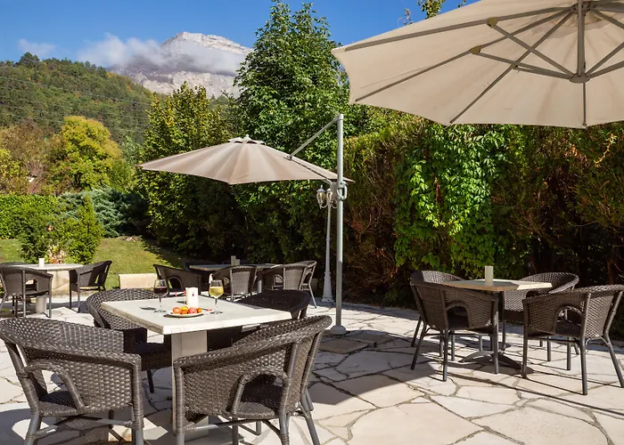 Les Trois Roses, Grenoble ホテル