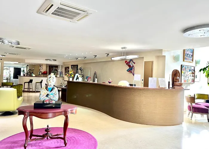 Les Trois Roses, Grenoble ホテル 4*