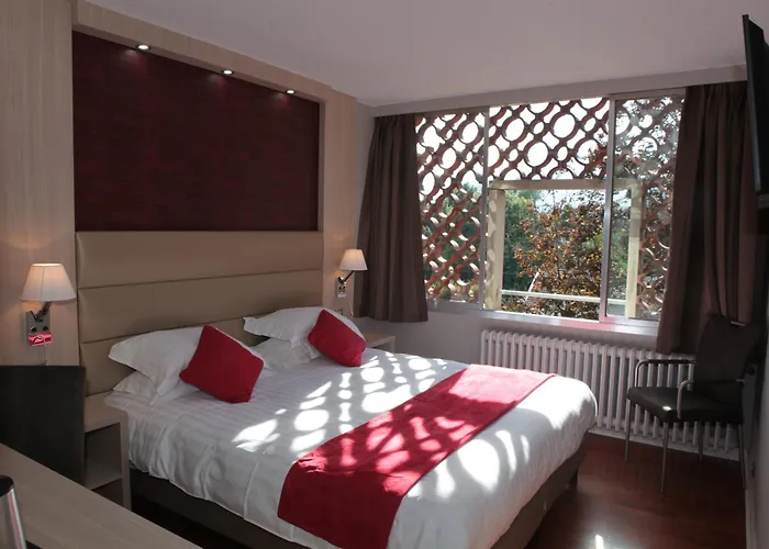 Les Trois Roses, Grenoble ホテル メラン