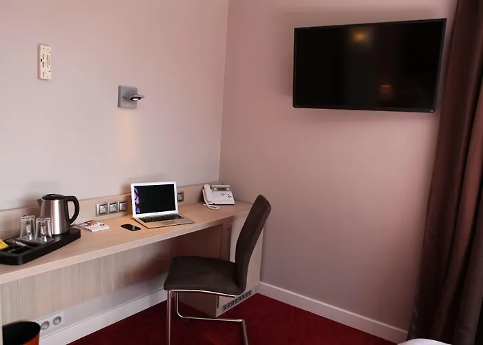Les Trois Roses, Grenoble ホテル 4*