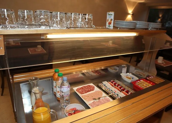 Les Trois Roses, Grenoble ホテル