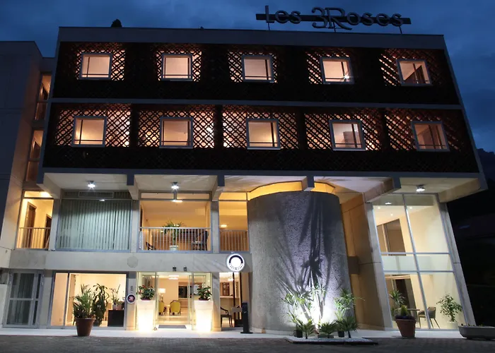 Les Trois Roses, Grenoble ホテル 4*