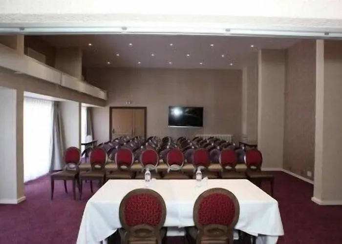 ホテル Les Trois Roses, Grenoble 4*